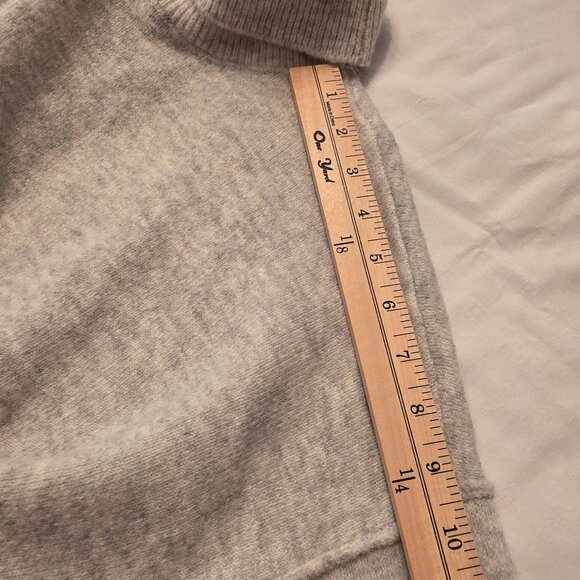 Vince Camuto women's light grey turtleneck sweater, size Large. - Picture 12 of 12